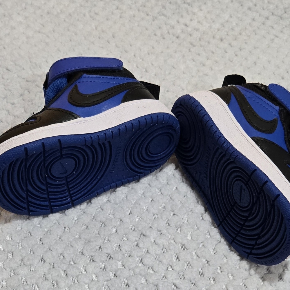 Nike Kids Blue and Black Sneakers - Picture 4 of 5